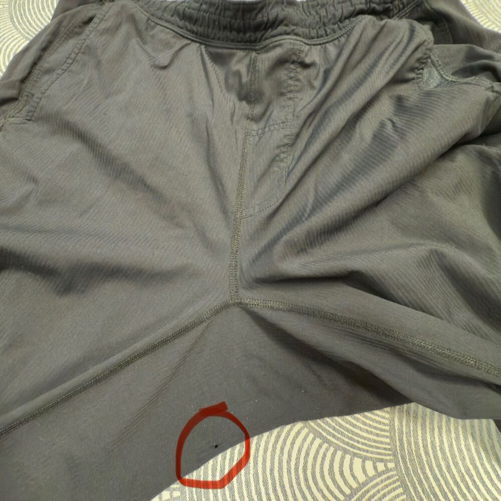 LULULEMON Athletic Shorts No Liner Black 11’ Inseam Men Large Flaw* - Picture 5 of 12